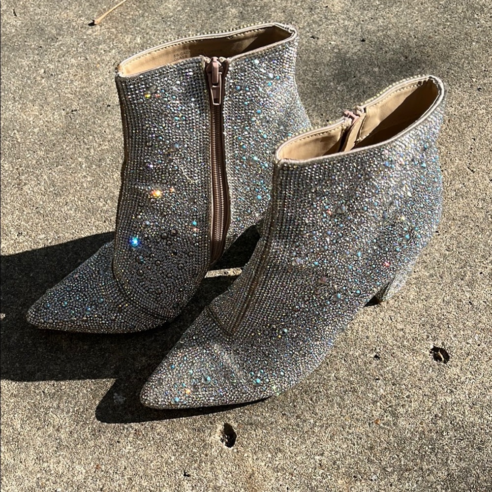 Elegant Silver booties Betsy Johnson - Picture 4 of 6